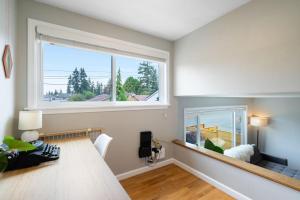 Una cama o camas en una habitación de Perch - Gathering Spot Upper