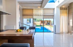 Bazén v ubytování Modern Interior Villa nebo v jeho okolí