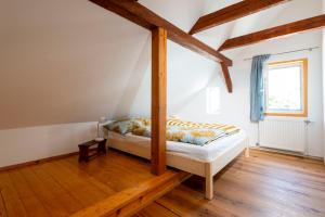 Letto o letti in una camera di Apartments Sopherl - by myNests
