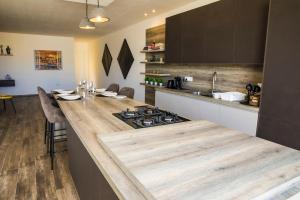 Η κουζίνα ή μικρή κουζίνα στο Cosy & Central Penthouse in Victoria