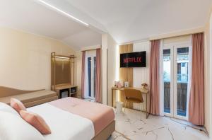 a hotel room with a bed and a desk at La Casa delle Dee - Self Check-in in Bologna +33 photos