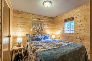 Gallery image of Perch - Chester Cabin in Packwood