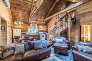 Gallery image of Perch - Chester Cabin in Packwood