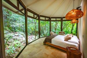 Postelja oz. postelje v sobi nastanitve The Nest Unique Jungle Retreat