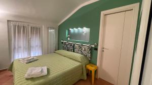 A bed or beds in a room at Nice House Near Park and Sea