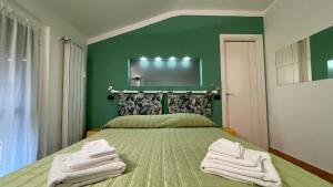 A bed or beds in a room at Nice House Near Park and Sea