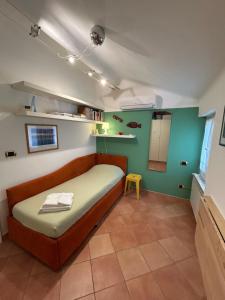 A bed or beds in a room at Nice House Near Park and Sea