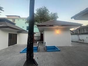 Budova, kde se vila nachází