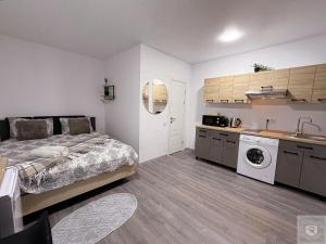 O bucătărie sau chicinetă la RentHouse Apartments-Old Town Studio #1