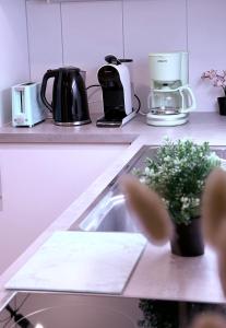 Cozy cove的厨房或小厨房