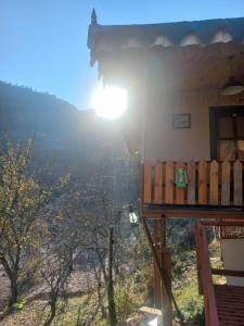 Nespecifikovaný výhled na hory nebo výhled na hory při pohledu z luxury tent