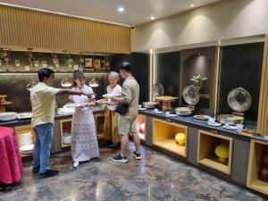 Ospiti di The AVR Hotels & Banquets