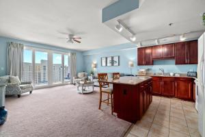 Η κουζίνα ή μικρή κουζίνα στο Laketown Wharf 802