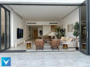 Galeriebild der Unterkunft 3BR Modern Seashore Private Villa with swimming Pool in Fudschaira