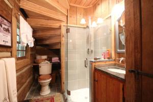 Bilik mandi di Sarah`s Cabin +9 gambar