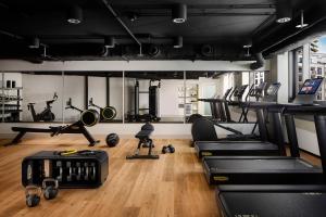 Fitness centrum a/nebo fitness zařízení v ubytování NH Collection Frankfurt Spin Tower