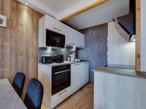 Zdjęcie z galerii obiektu Appartement cosy rénové à Tignes, proche des pistes, balcon, wifi - FR-1-641-13 w mieście Tignes