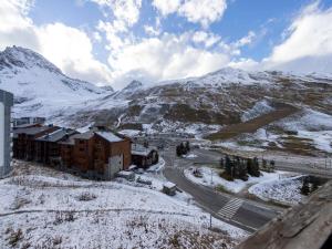 Zdjęcie z galerii obiektu Appartement cosy rénové à Tignes, proche des pistes, balcon, wifi - FR-1-641-13 w mieście Tignes