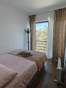 Rúm í herbergi á Apartman Monika Wind Resort