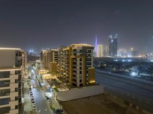 迪拜Stylish 3BR Apartment with Burj Khalifa & Pool Views的相册照片