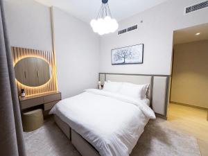 迪拜Stylish 3BR Apartment with Burj Khalifa & Pool Views的相册照片