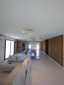 a living room with a couch and a table at Casas en Barrio Los Teros con pileta compartida - Santa Clara del Mar in Santa Clara del Mar
