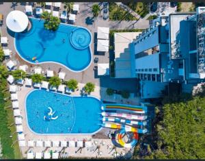 Bazén v ubytování Henry Resort & Spa nebo v jeho okolí