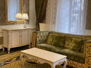 Posedenie v ubytovaní Royal Grand Hotel