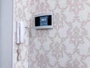 Μια τηλεόραση ή/και κέντρο ψυχαγωγίας στο Уютная квартира для 6-х в 10 мин от Mega Park