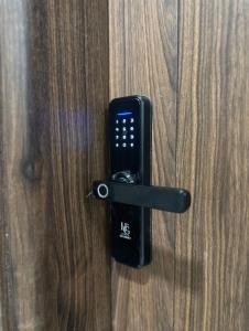 Φωτογραφία από το άλμπουμ του شقة بتصميم أنيق بصالة وغرفة نوم στη Μπουράιντα