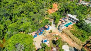 una vista aérea de una casa en el bosque en Recanto Fiel, en Itacaré