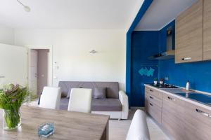 Η κουζίνα ή μικρή κουζίνα στο Indigo Blue Cannobio +13 φωτογραφίες