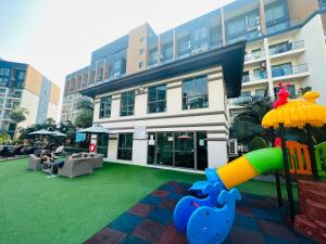 Gambar di galeri bagi Laguna Beach Resort 2-High Speed Wi-Fi and projecter di Pantai Jomtien