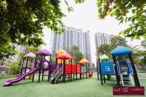 Herní místnost nebo prostor pro děti v ubytování High-sericed 1BR Apartment, closely to Parking ares, Seasalt Ocean, Freshwater Ocean of Hanoi city in Vinhomes Ocean Park