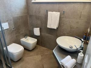 Koupelna v ubytování Al Chiaro di Luna Resort + 39 fotografií