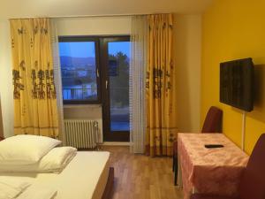 Postel nebo postele na pokoji v ubytování Hotel Adler