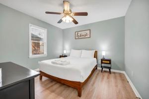a bedroom with a bed and a ceiling fan at Sawgrass Cottage 3BR w Deck in Columbia