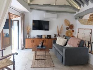 a living room with a couch and a tv at El Capricho in Ronda