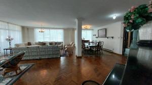 Gallery image of The Gilded Residence in La Paz