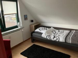 a bedroom with a bed and a window at LeaID in Idstedt