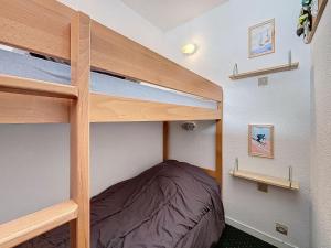 Postel nebo postele na pokoji v ubytování Apartment 815 Nécou by Interhome