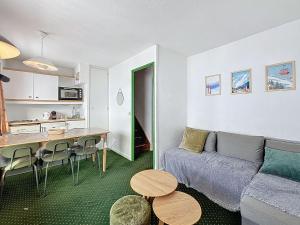 Kuchyň nebo kuchyňský kout v ubytování Apartment 815 Nécou by Interhome