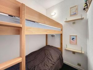 Postel nebo postele na pokoji v ubytování Apartment 815 Nécou by Interhome