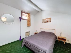 Postel nebo postele na pokoji v ubytování Apartment 815 Nécou by Interhome