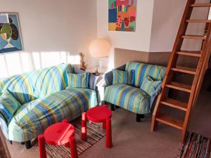 Posezení v ubytování Apartment Girun by Interhome