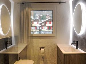حمام في Apartment Wiedersehn Dachgeschoss by Interhome