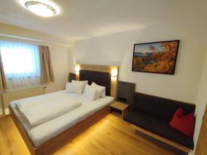 En eller flere senge i et værelse på Apartment Apart Garni Wachter-2 by Interhome