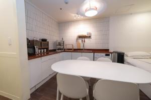 Kuchyň nebo kuchyňský kout v ubytování Cloud 9 Hongdae