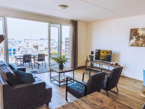 Μια τηλεόραση ή/και κέντρο ψυχαγωγίας στο Apartment Westergeest-1 by Interhome