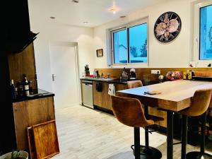 Η κουζίνα ή μικρή κουζίνα στο Domaine des Montots - Le Cottage +17 φωτογραφίες